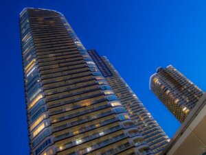 東京23区の中古億ションが市場拡大で16倍へ。