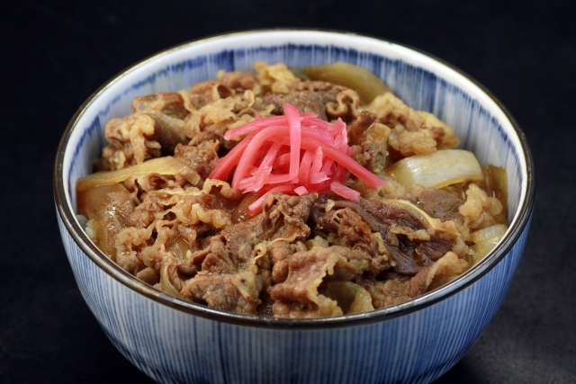 すき家が異例の値下げに踏み切った背景や勝算とは。