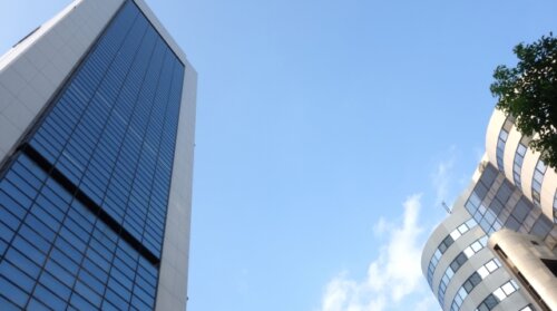 マスク氏資産が史上初の5,000億ドルに。