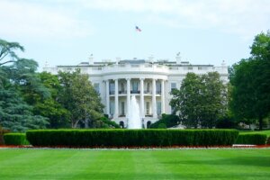 トランプ政権が政府職員4,100人超を解雇へ