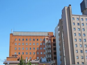 中国客減で宿泊費が急落か。