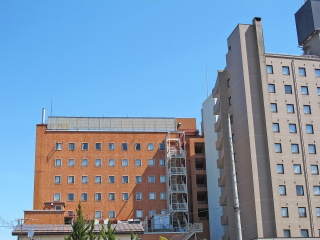 中国客減で宿泊費が急落か。