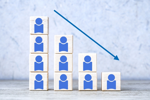 人手不足倒産が初の400件超か？