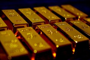 金の急落で異例の売買中断に。