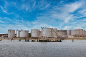 過去最大規模の石油備蓄の放出を開始か?