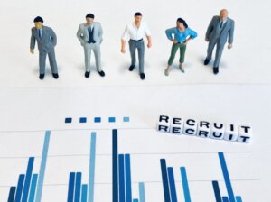 人手不足倒産が過去最多に。