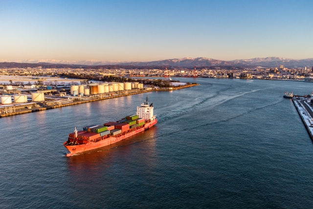 海運各社がホルムズ通航停止に緊急対応へ。