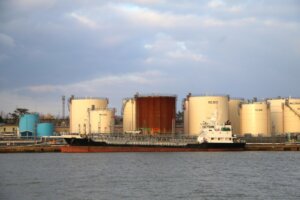 首相が年を越えて石油確保と主張へ。