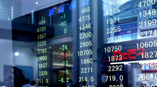 日経平均株価が2,675円高で過去4番目の上げ幅に。