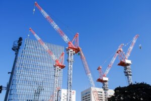 ナフサ不足で再開発の延期が全国拡大へ。
